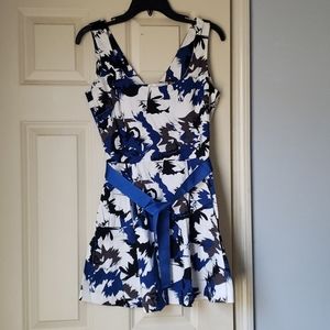 Short black, white and blue dress with belt